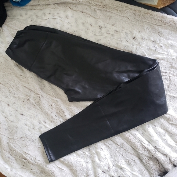 Aritzia WILFRED FAUX VEGAN LEATHER DARIA LEGGING PANTS BLACK SIZE XS - Picture 7 of 14